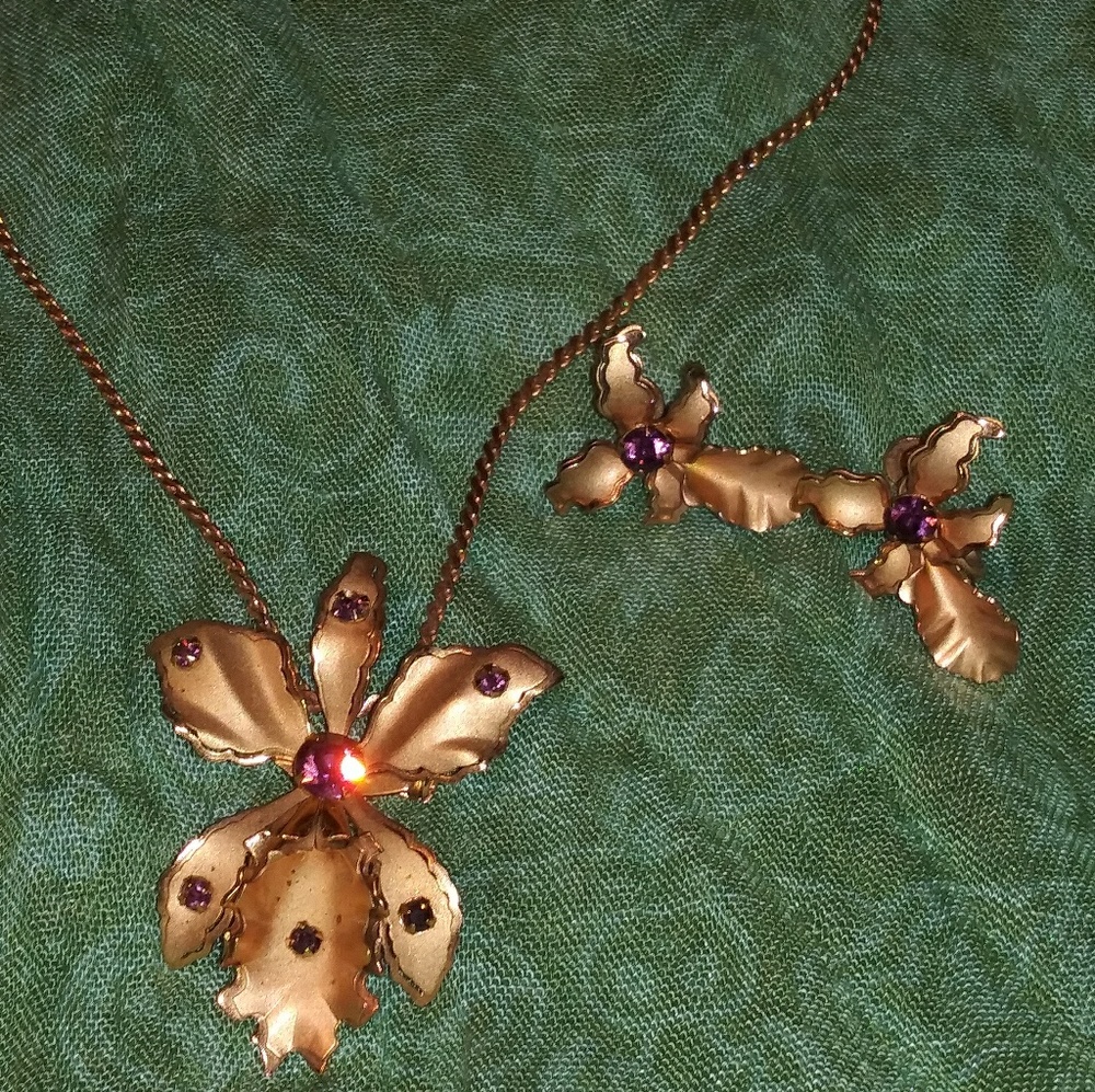Vintage goldtone earrings/ pendant-brooch/neclace